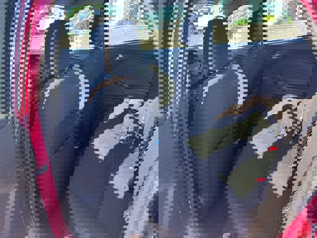 Used 2016 Ford Focus SE FWD image 11