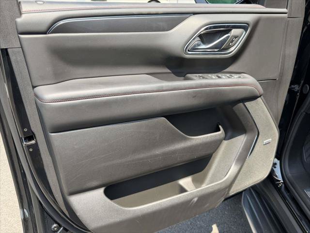 Used 2024 Chevrolet Suburban RST w/ Luxury Package AWD/4WD image 18
