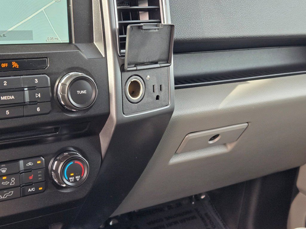 Used 2018 Ford F150 XLT w/ Equipment Group 302A Luxury AWD/4WD image 32