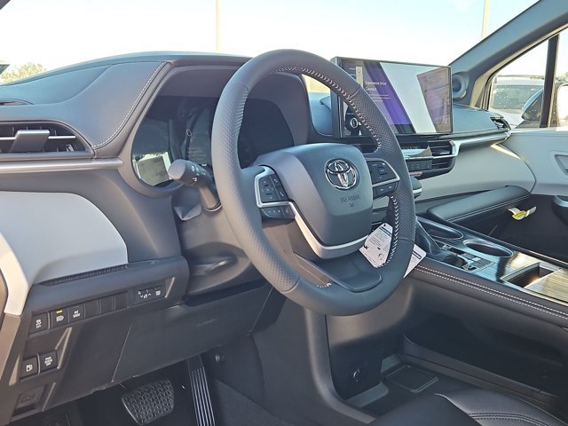 New 2026 Toyota Sienna XSE FWD image 3