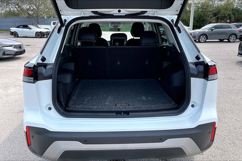 Certified 2025 Volkswagen Tiguan SE image 15