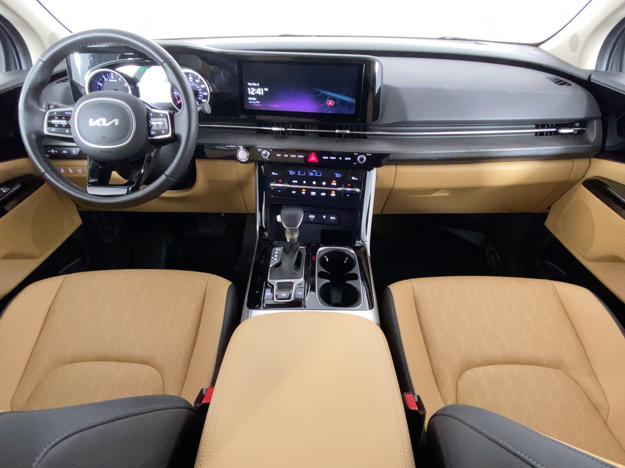 Used 2024 Kia Carnival EX image 12