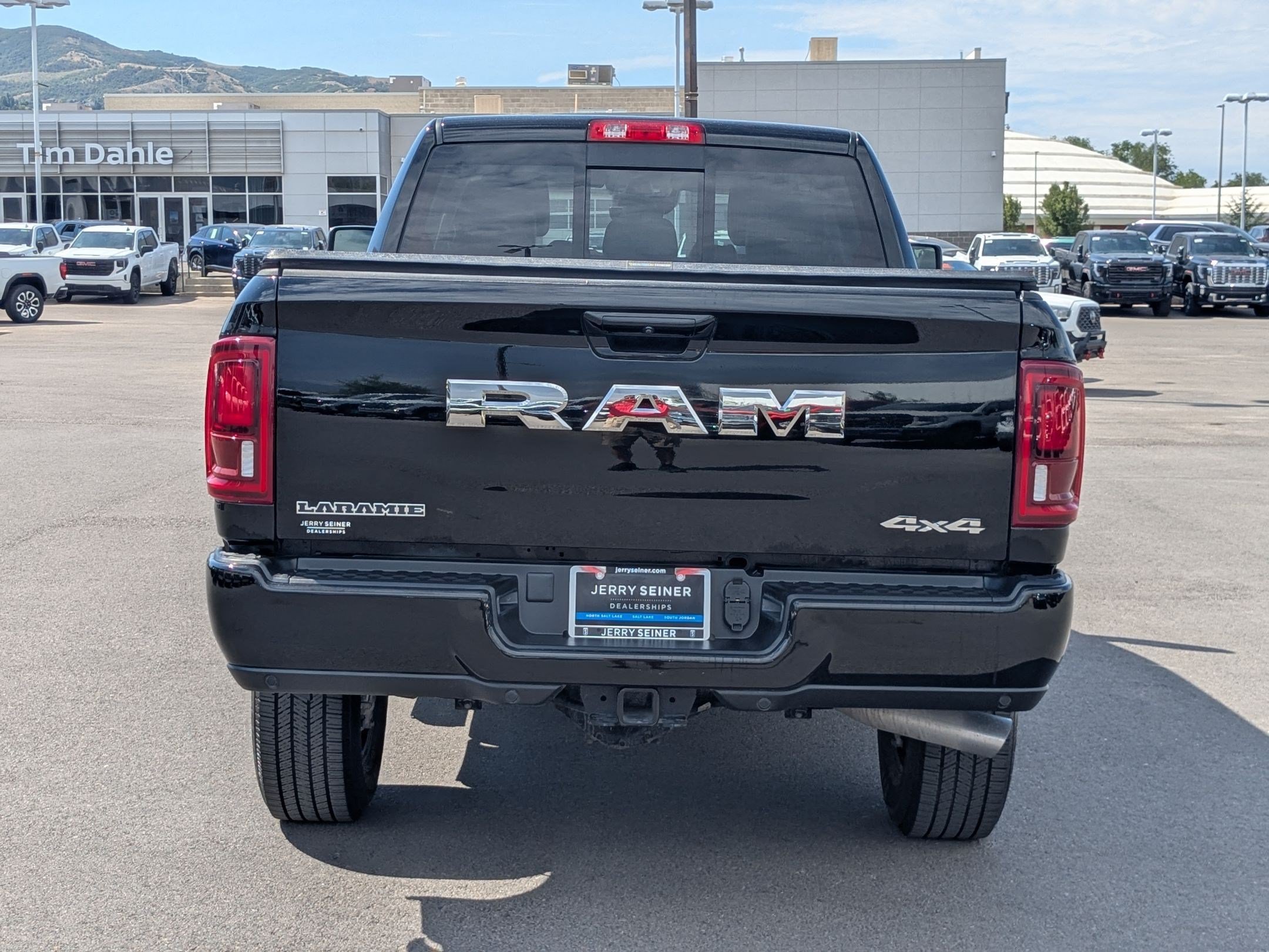 Used 2025 RAM 2500 Laramie AWD/4WD image 5