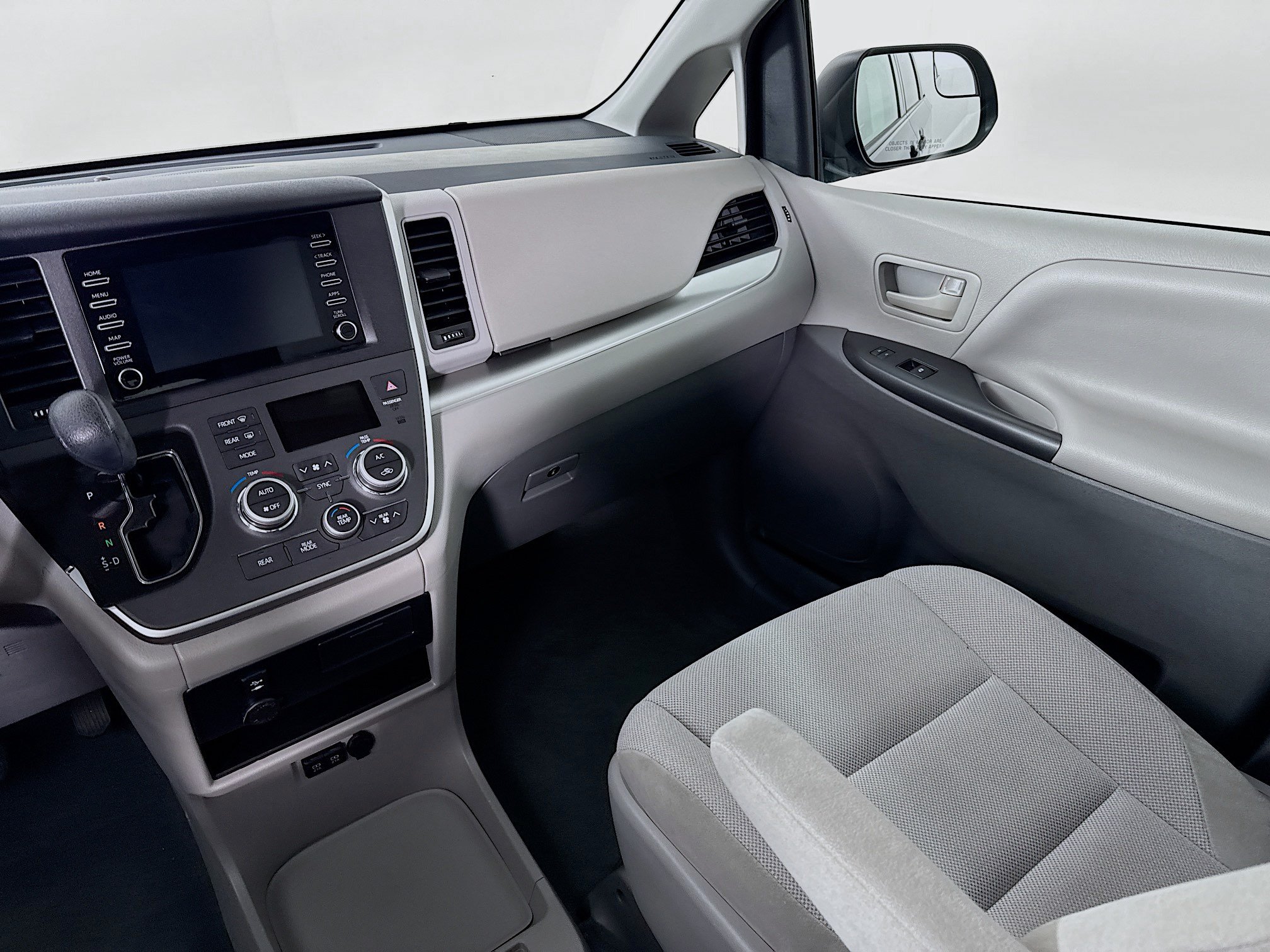 Certified 2020 Toyota Sienna L FWD image 21