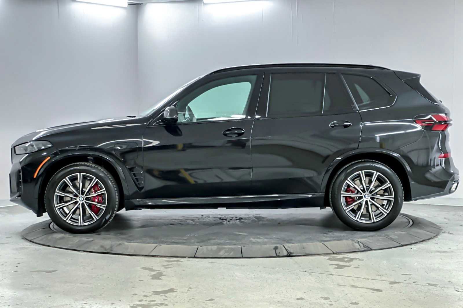 New 2026 BMW X5 xDrive50e w/ M Sport Package image 5