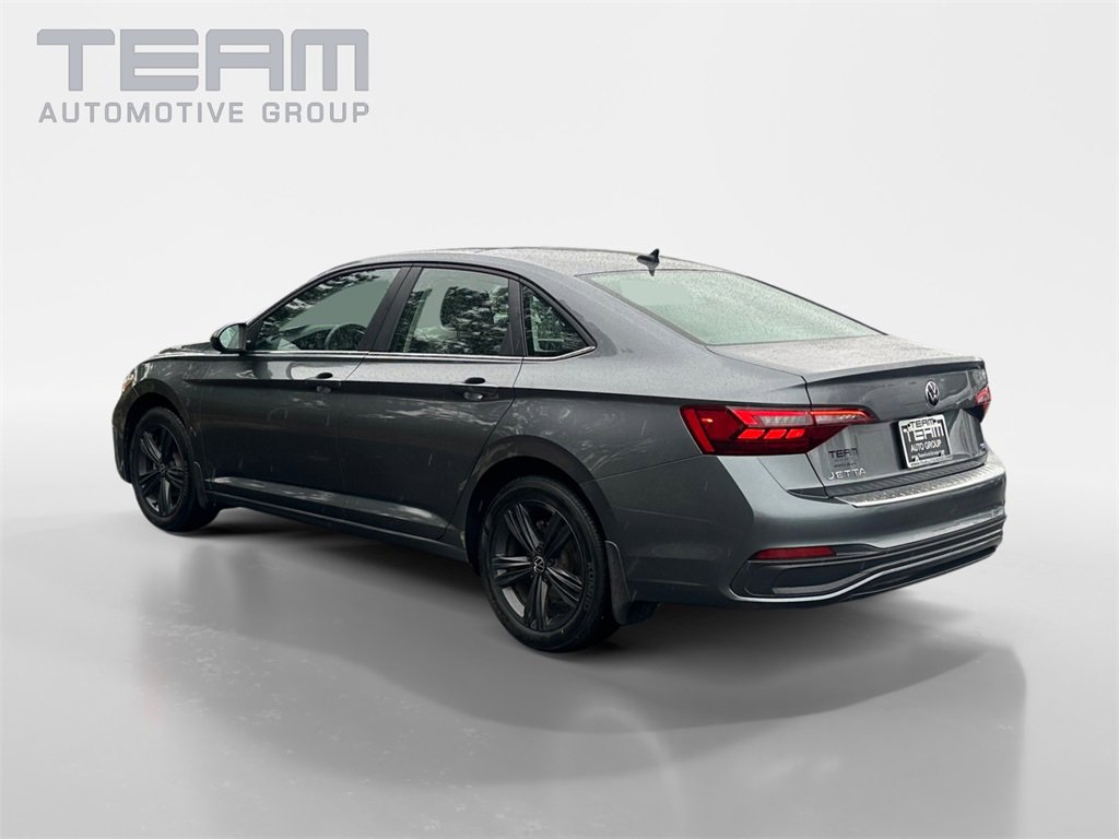 Used 2023 Volkswagen Jetta SE image 5