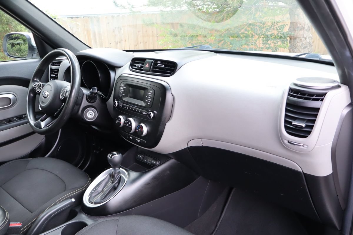 Used 2015 Kia Soul + FWD image 17