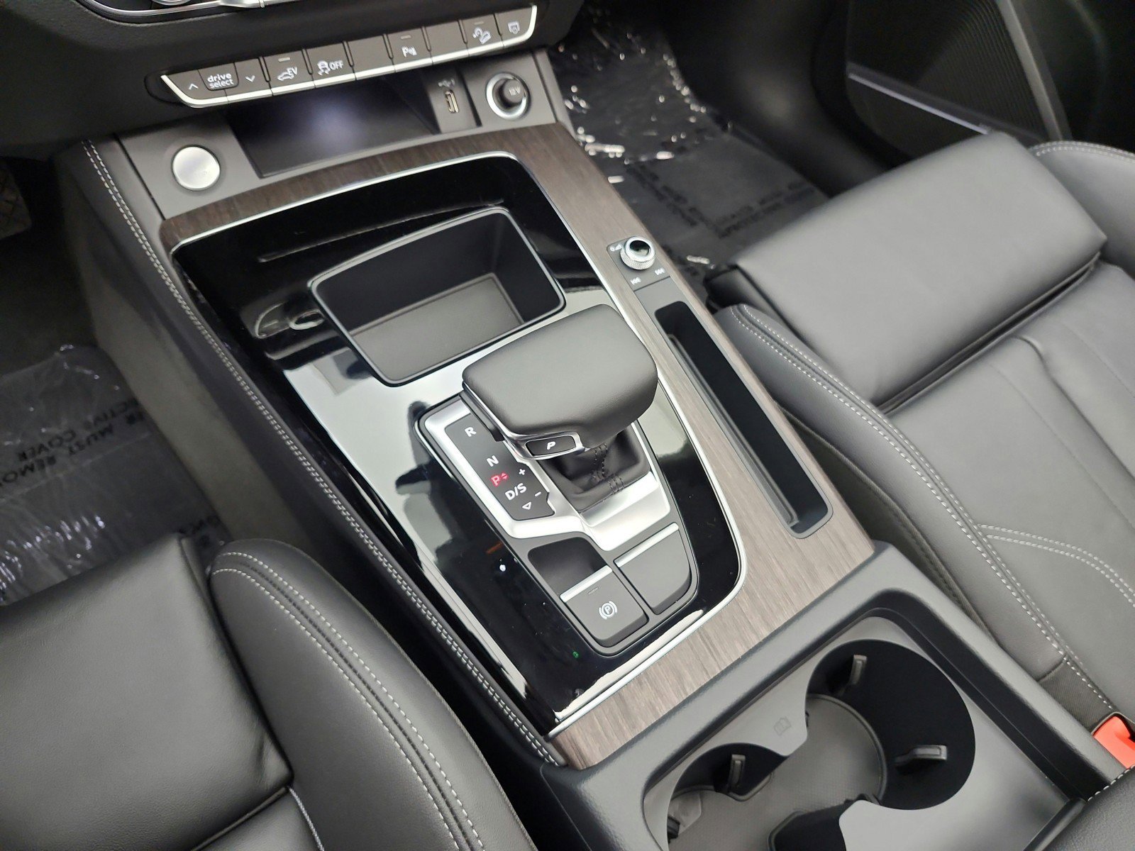 Used 2025 Audi Q5 e Premium Plus w/ Premium Plus Package image 13