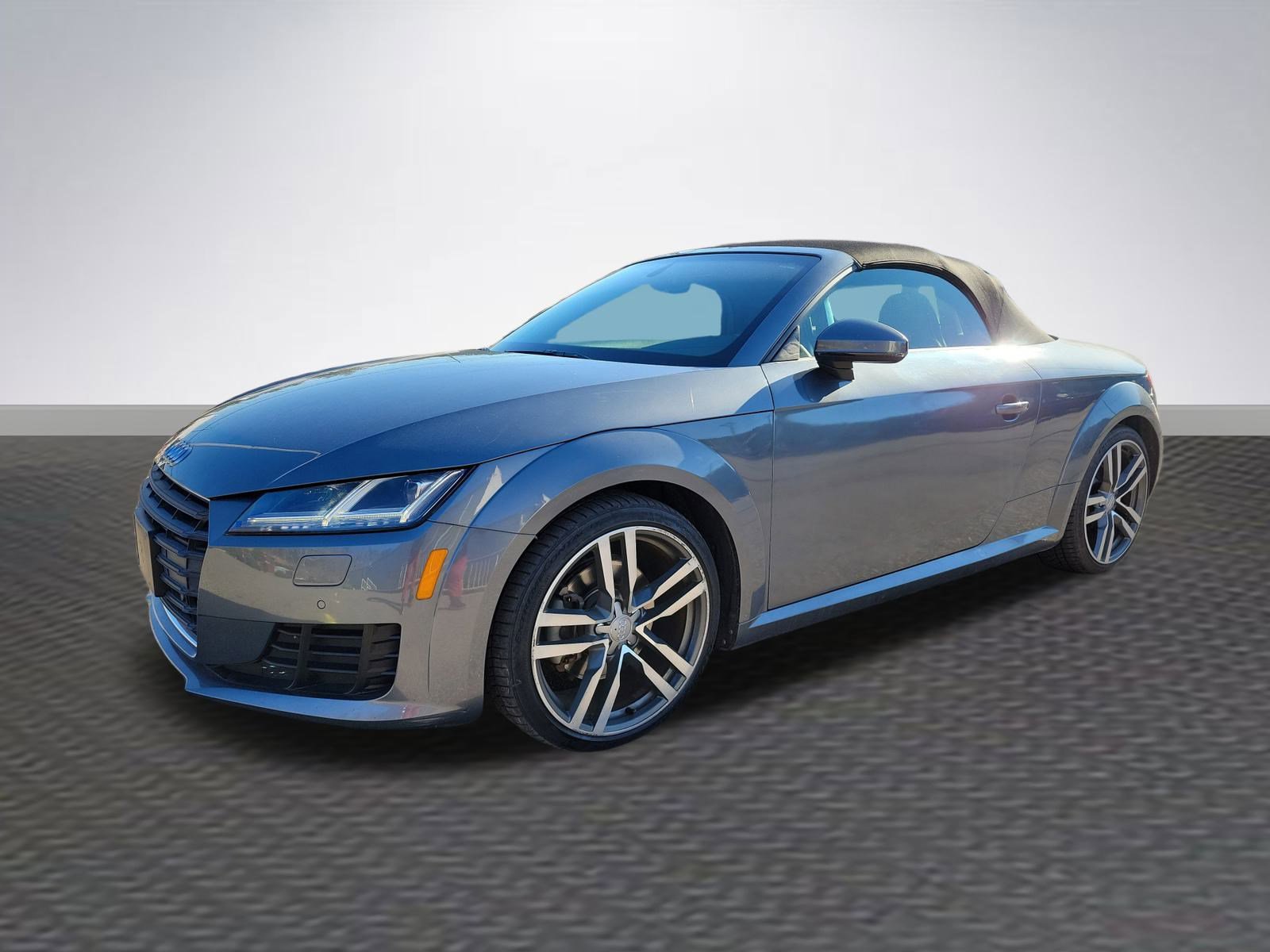 Used 2016 Audi TT 2.0T w/ Technology Package image 3