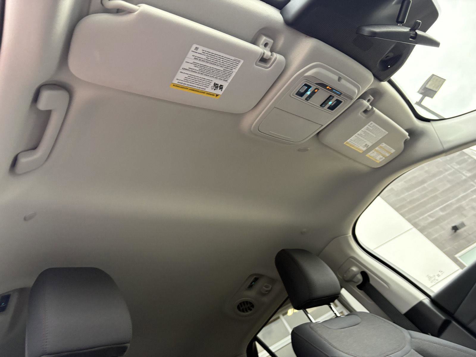 Used 2025 Ford Explorer Active image 23