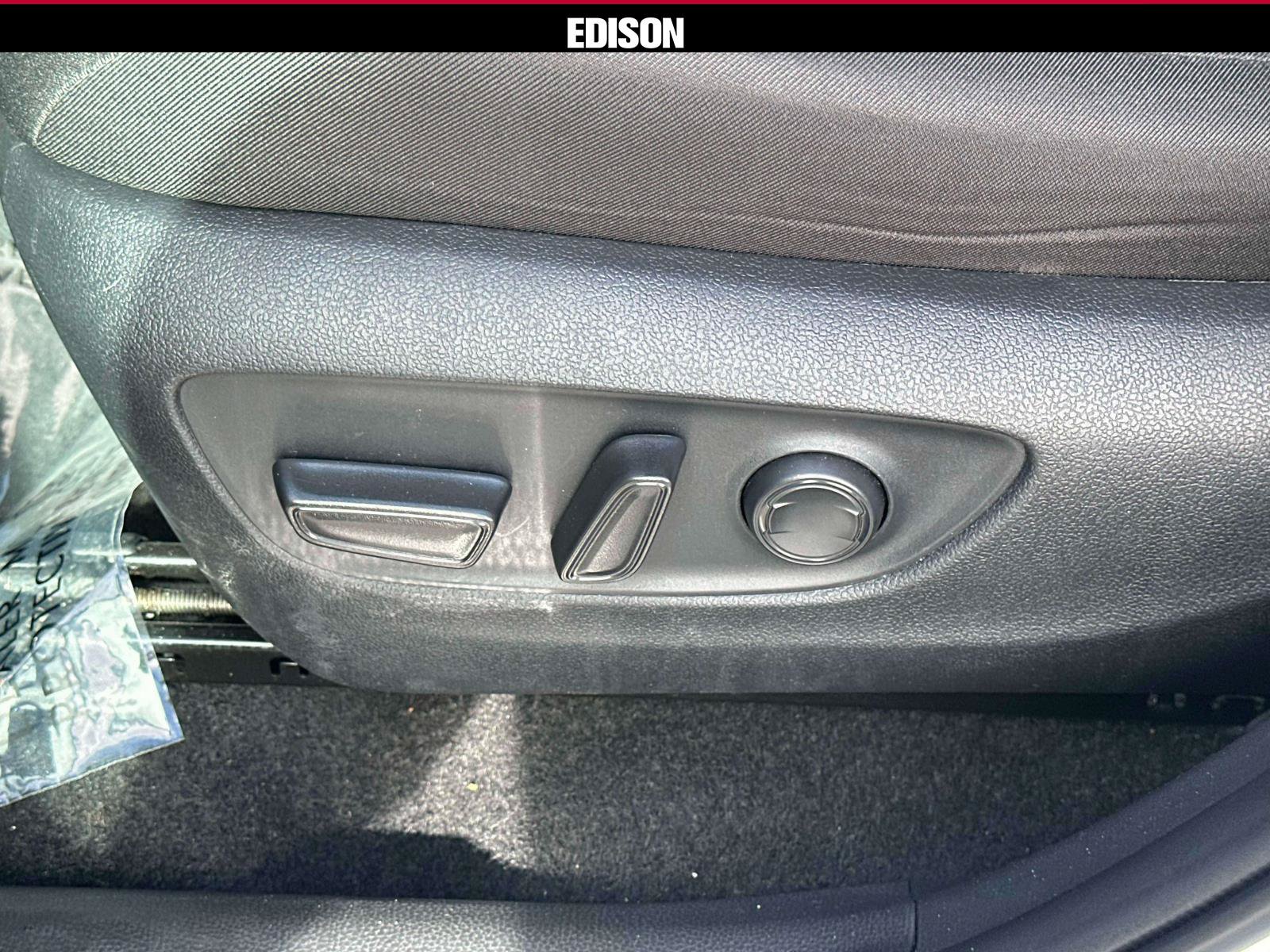 Used 2025 Toyota RAV4 XLE AWD/4WD image 17