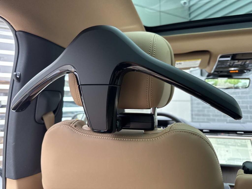 New 2026 Land Rover Range Rover SE AWD/4WD image 17