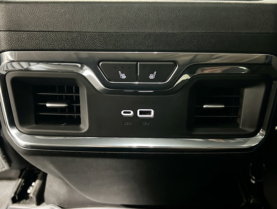 Used 2024 Chevrolet Silverado 3500 LTZ AWD/4WD image 18