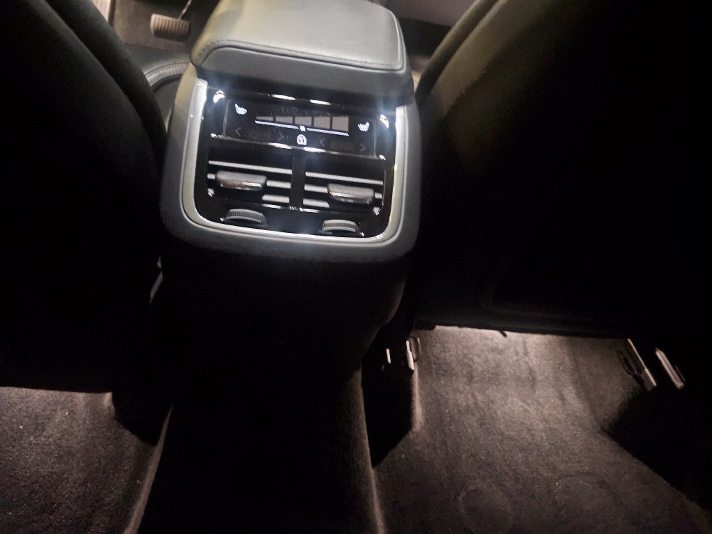 Certified 2024 Volvo XC60 B5 Ultimate w/ Climate Package AWD/4WD image 14