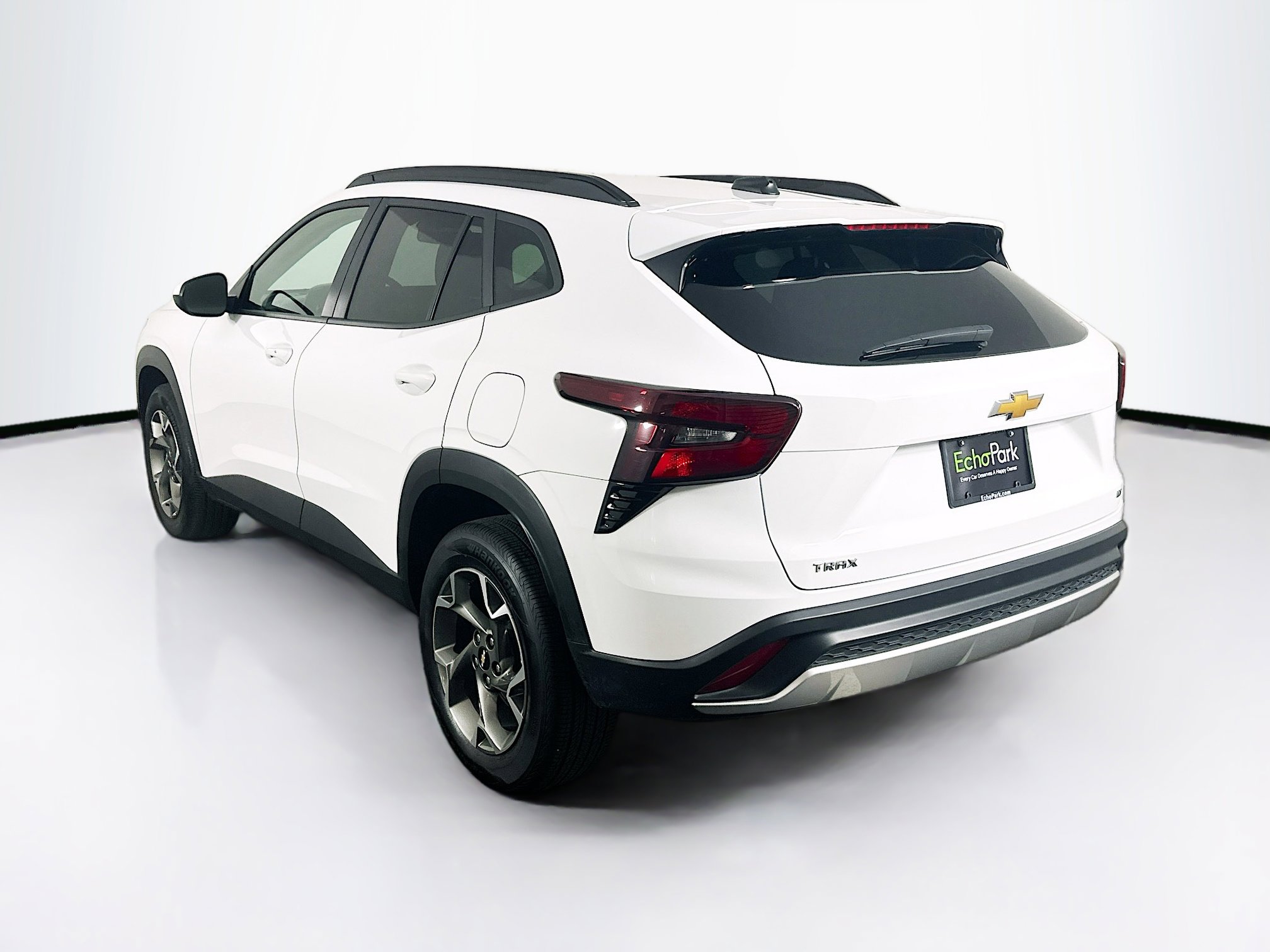 Used 2025 Chevrolet Trax LT w/ LT Convenience Package FWD image 5