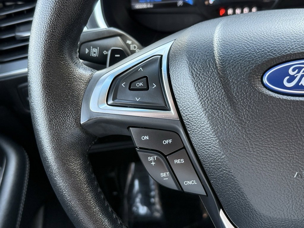 Used 2019 Ford Edge Titanium image 32