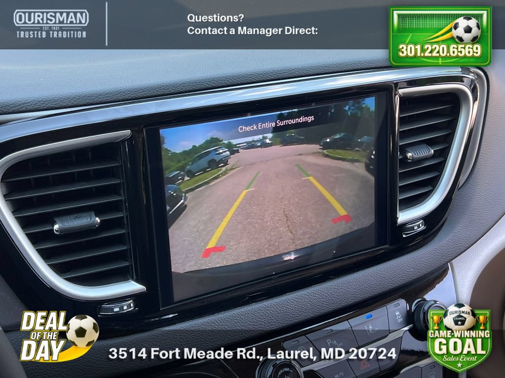 Used 2024 Chrysler Pacifica Touring-L FWD image 12