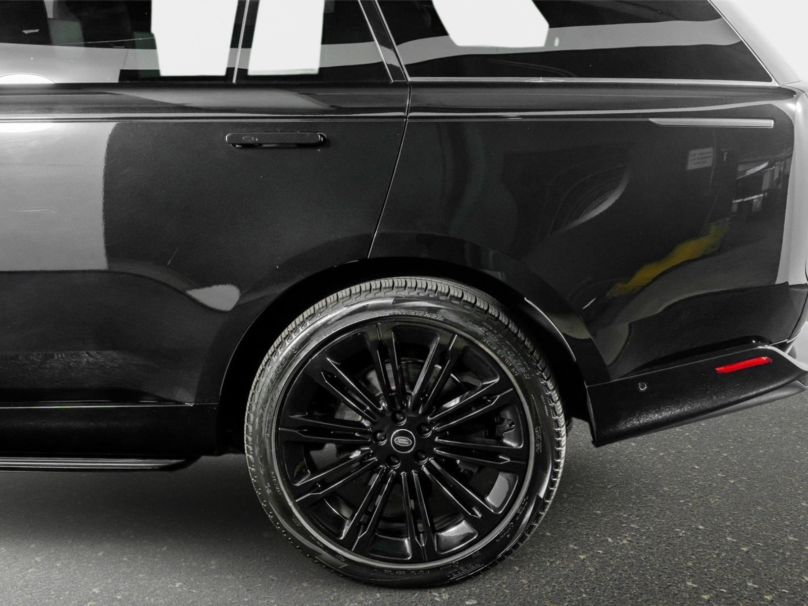 Used 2024 Land Rover Range Rover Long Wheelbase Autobiography image 14