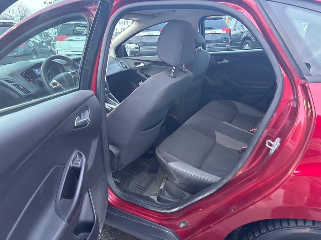 Used 2014 Ford Focus SE w/ SE Winter Package image 12