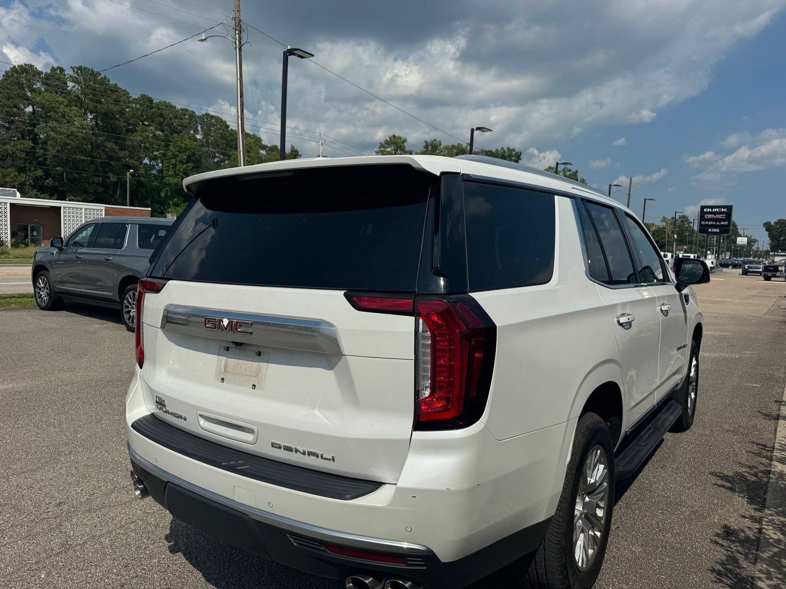 Used 2022 GMC Yukon Denali RWD image 7
