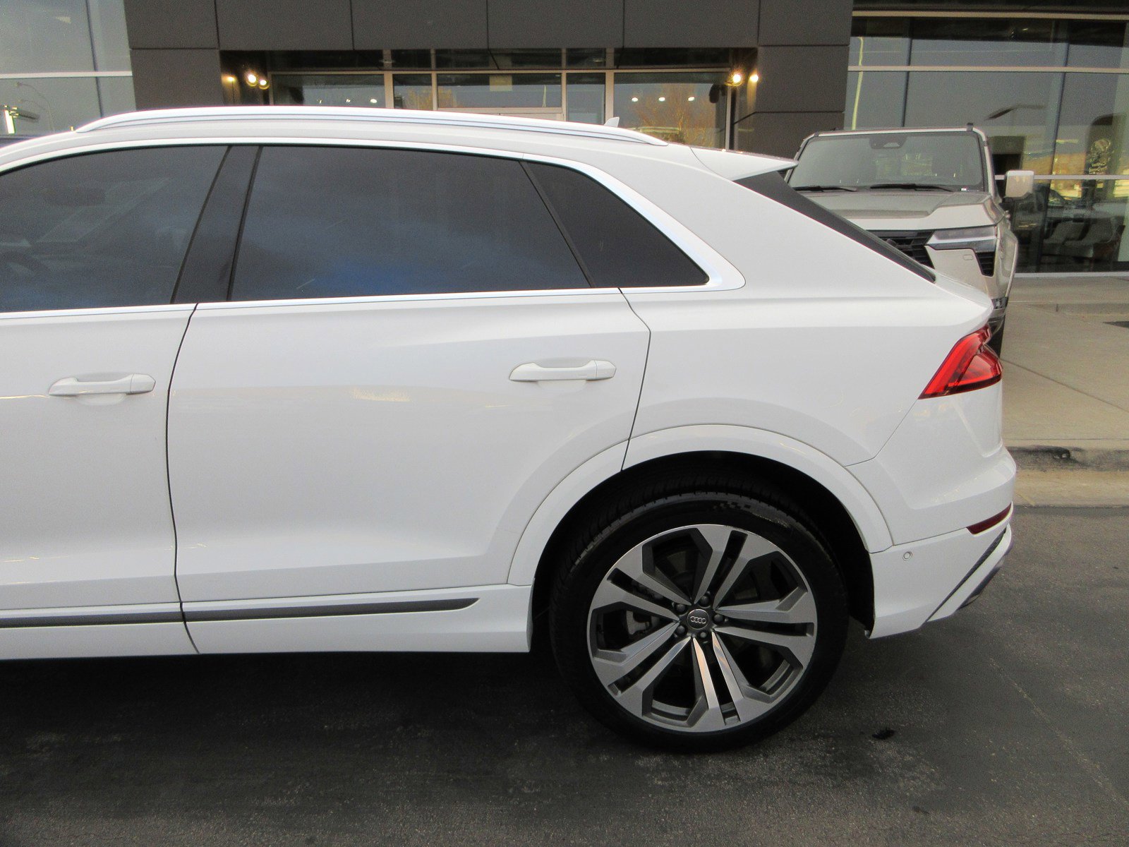 Used 2020 Audi Q8 Premium Plus image 5