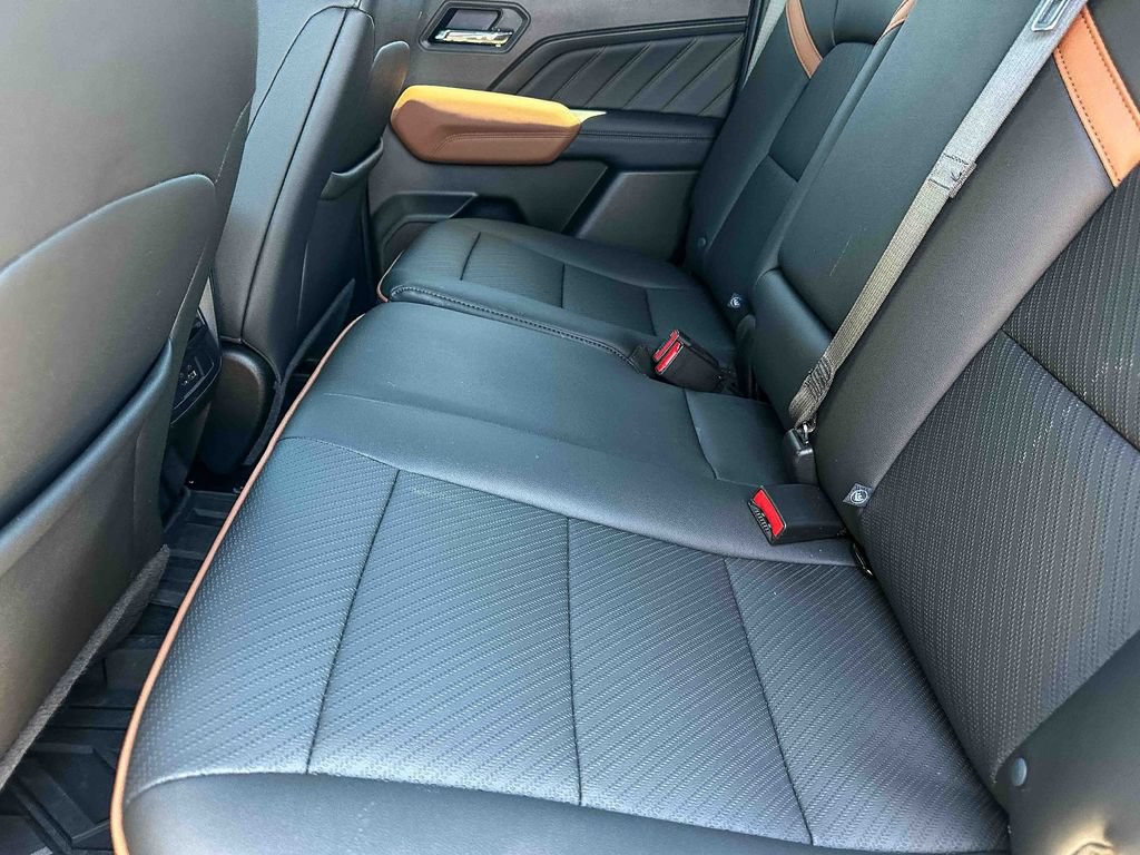 Used 2025 GMC Canyon AT4 w/ Nightfall Edition AWD/4WD image 18
