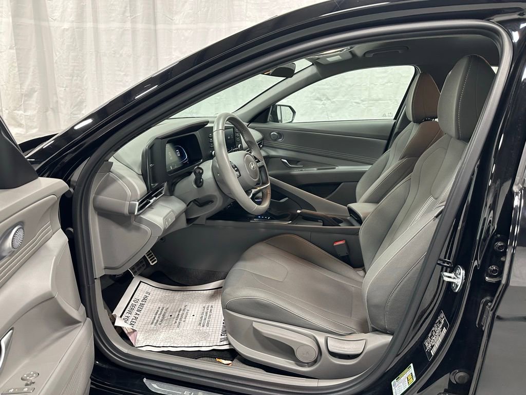 Used 2025 Hyundai Elantra Sport image 10