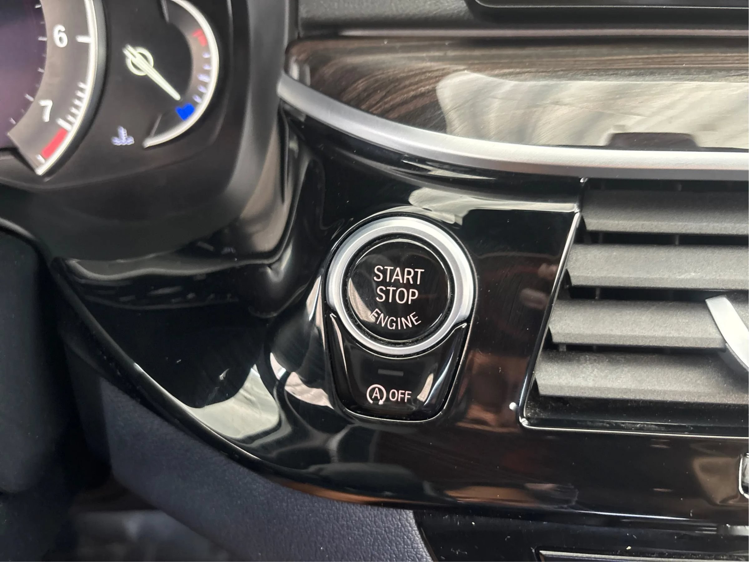 Used 2018 BMW 530i xDrive AWD/4WD image 38