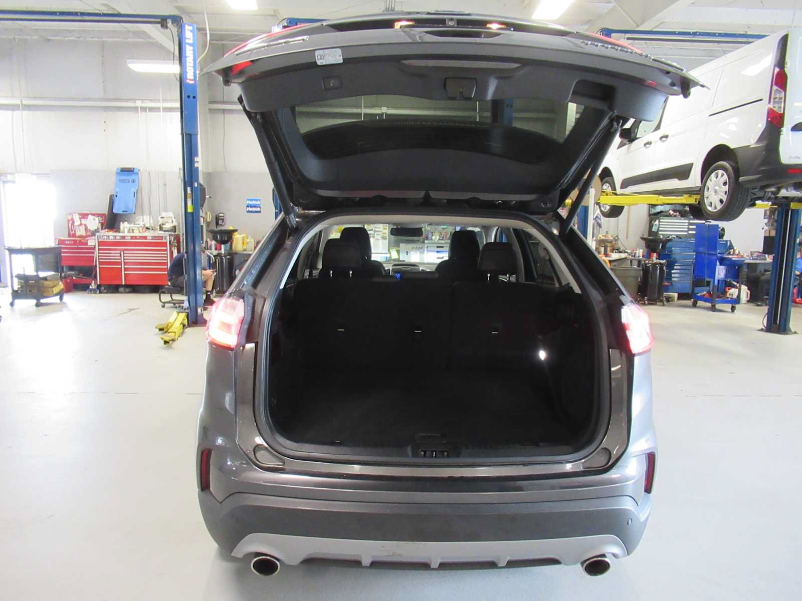 Used 2020 Ford Edge Titanium FWD image 19