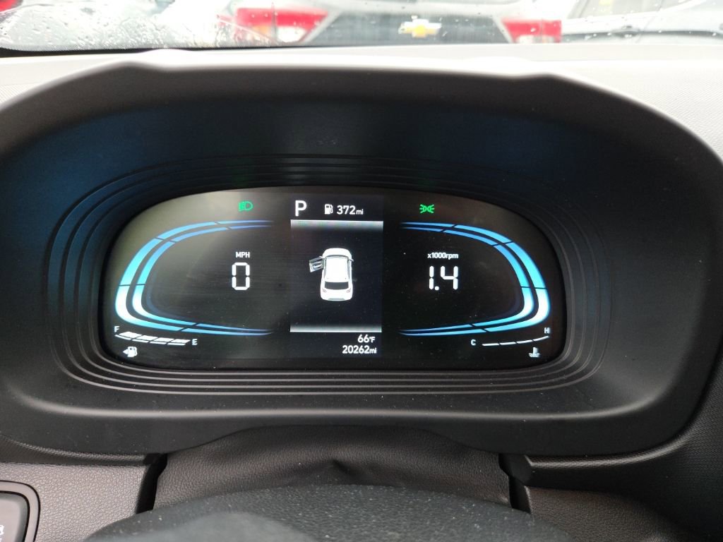 Used 2025 Hyundai Venue SEL FWD image 2