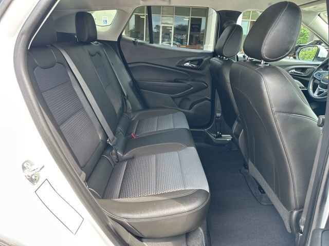 Used 2025 Chevrolet Trax LT w/ LT Convenience Package FWD image 35
