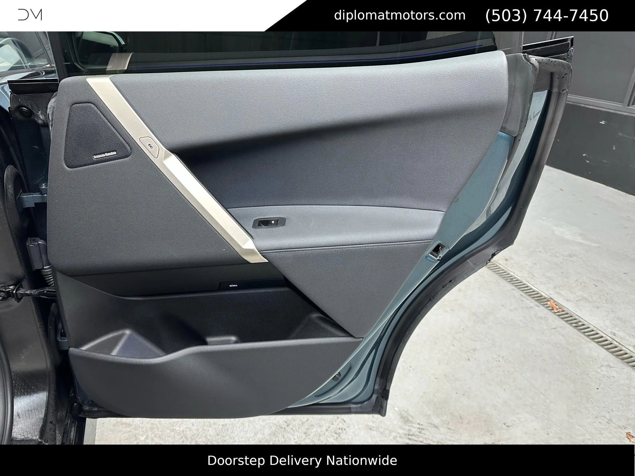 Used 2025 BMW iX xDrive50 w/ Premium Package image 27