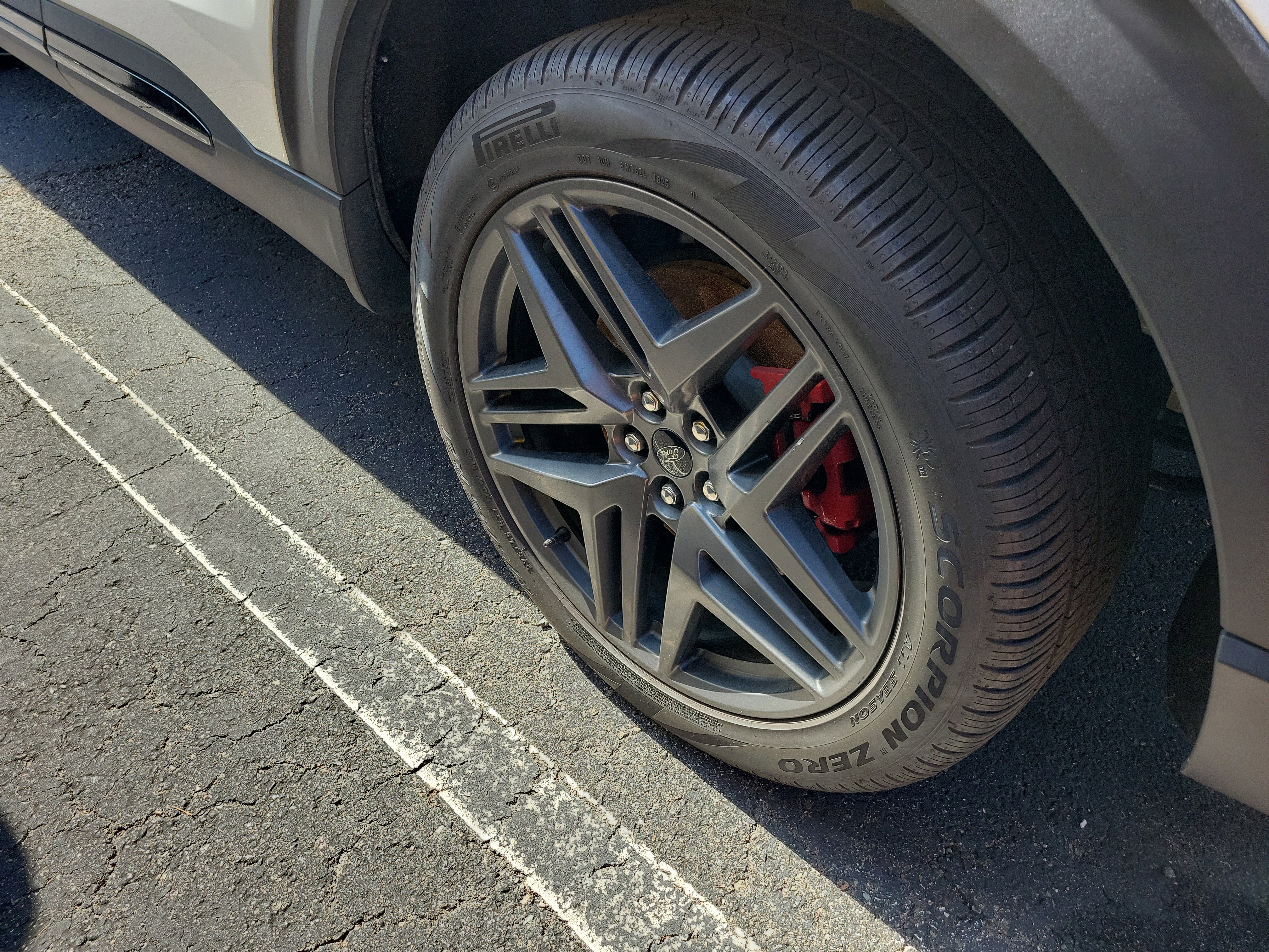 Used 2025 Ford Explorer ST-Line w/ Premium Package image 5