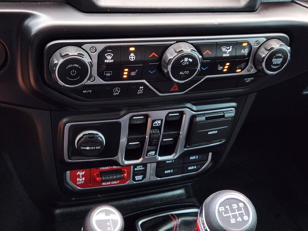 Used 2023 Jeep Wrangler Unlimited Rubicon AWD/4WD image 18