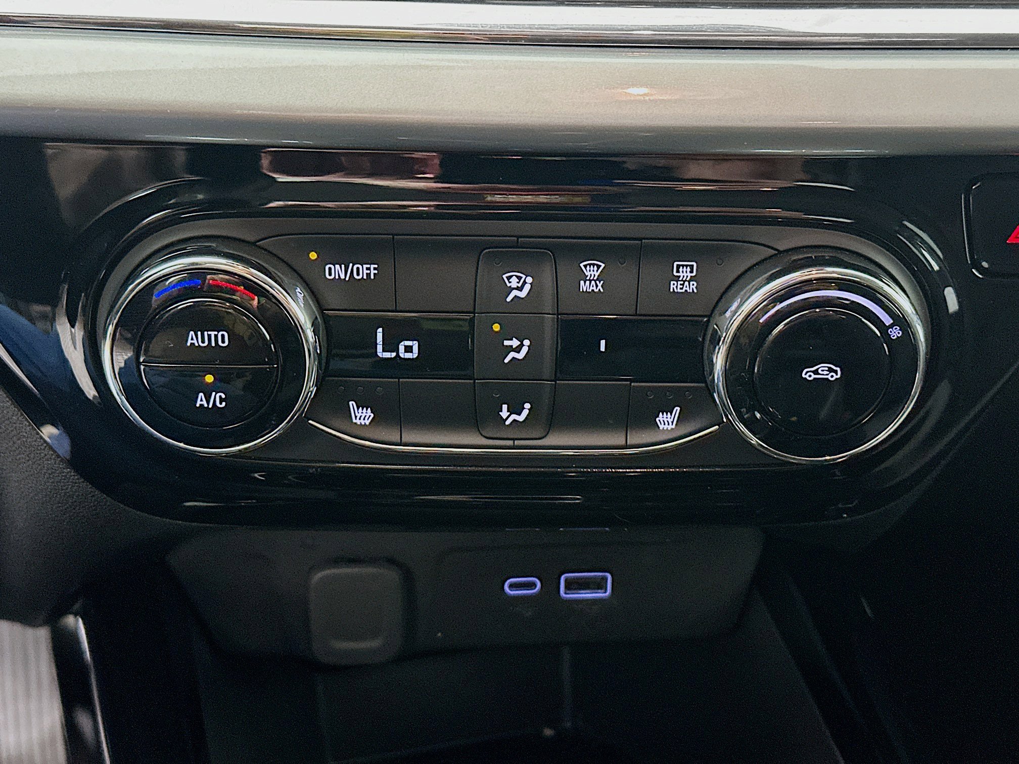 Used 2025 Chevrolet Trax LT w/ LT Convenience Package image 22