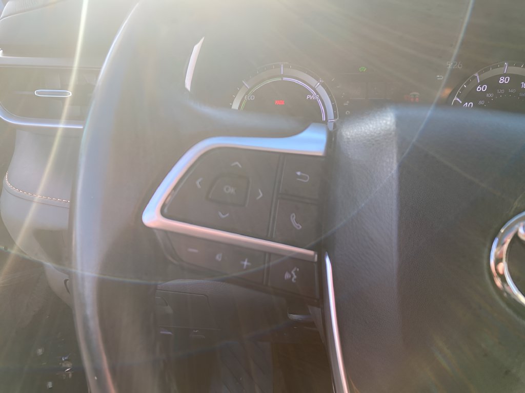Used 2023 Toyota Highlander Bronze Edition FWD image 23