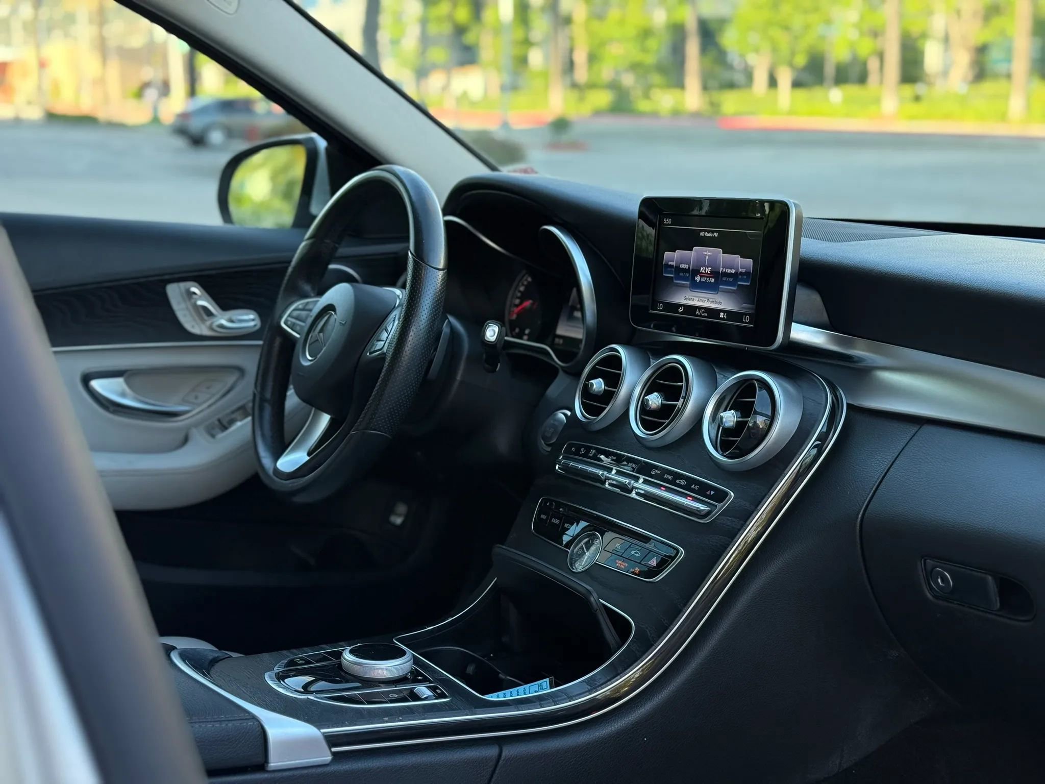 Used 2017 Mercedes-Benz C 300 Sedan image 23