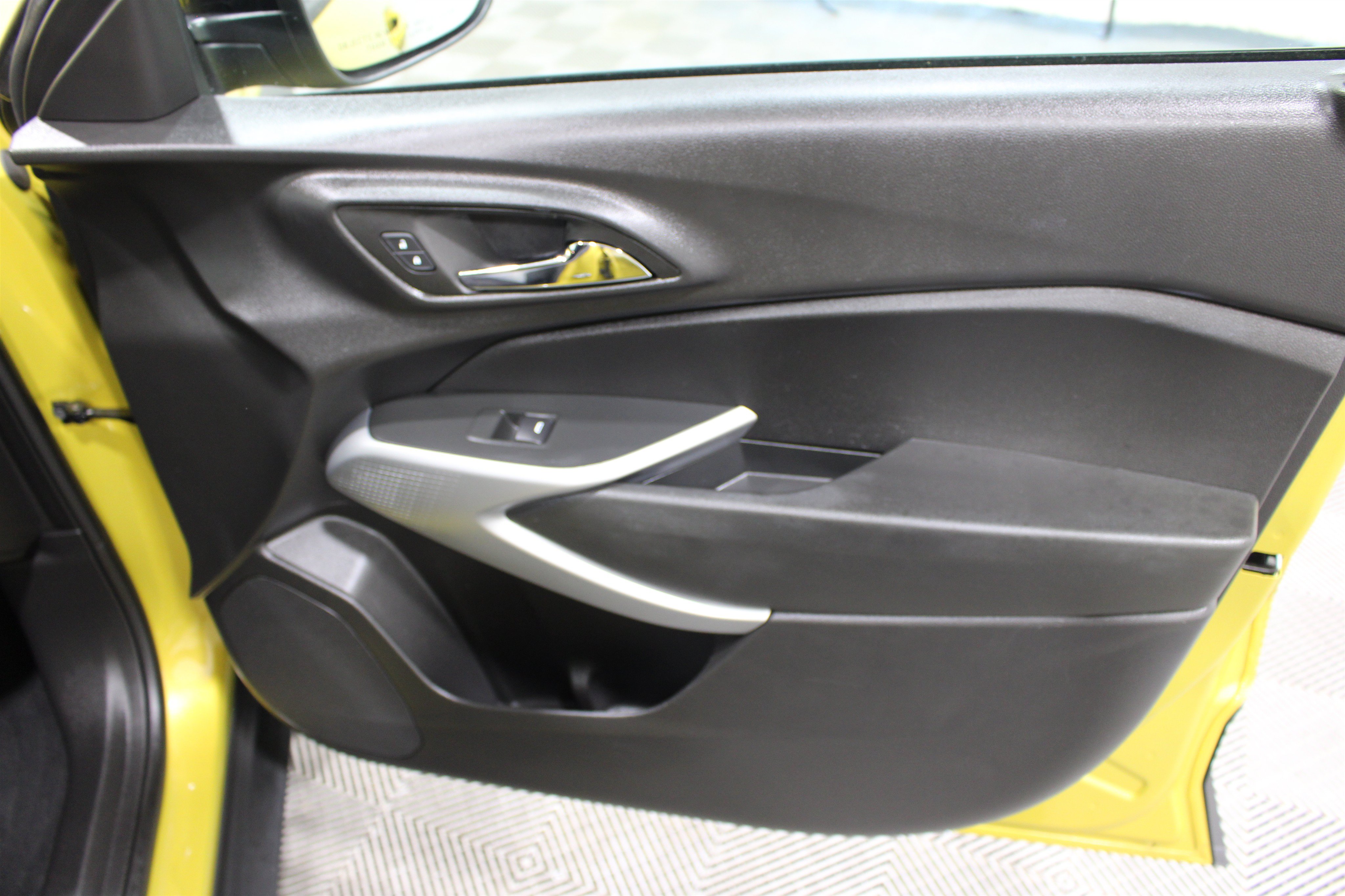 Used 2024 Chevrolet Trax RS w/ Driver Confidence Package FWD image 26