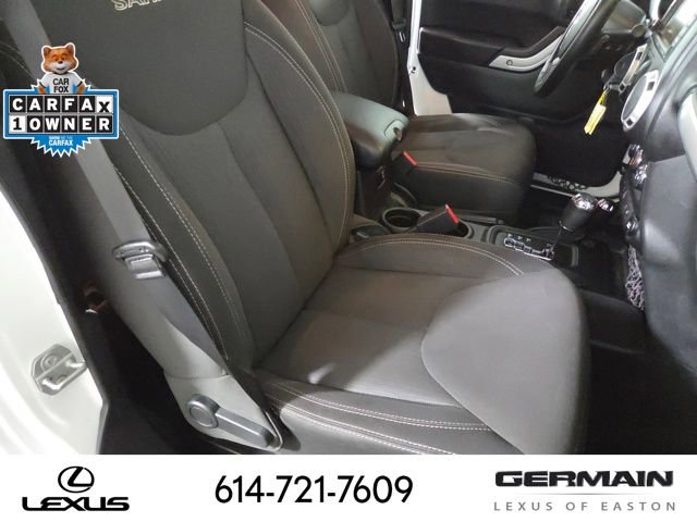 Used 2017 Jeep Wrangler Unlimited Sahara w/ Dual Top Group AWD/4WD image 27