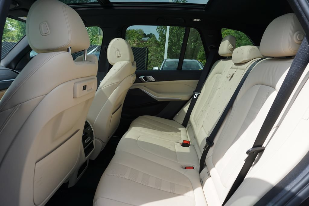 Used 2022 BMW X5 sDrive40i w/ M Sport Package RWD image 24