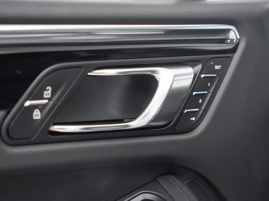 Certified 2026 Porsche Macan Turbo AWD/4WD image 22