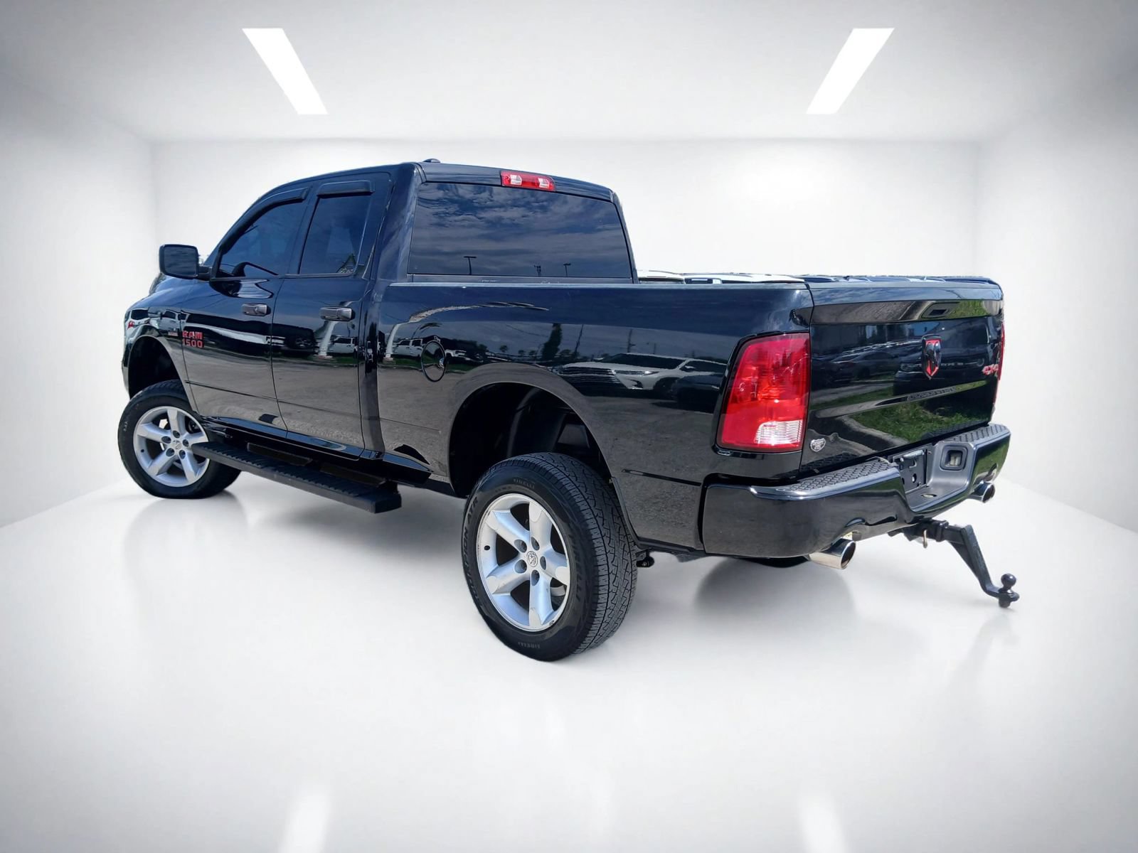 Used 2016 RAM 1500 Express w/ Black Ram 1500 Express Group AWD/4WD image 5