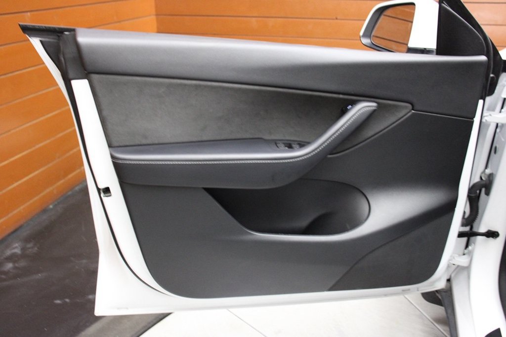 Used 2022 Tesla Model Y Performance AWD/4WD image 23