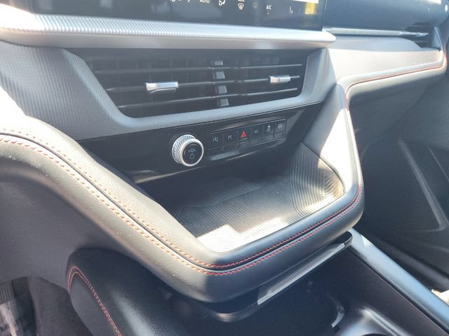 Used 2025 Ford Explorer ST-Line w/ ST-Line Street Pack AWD/4WD image 16