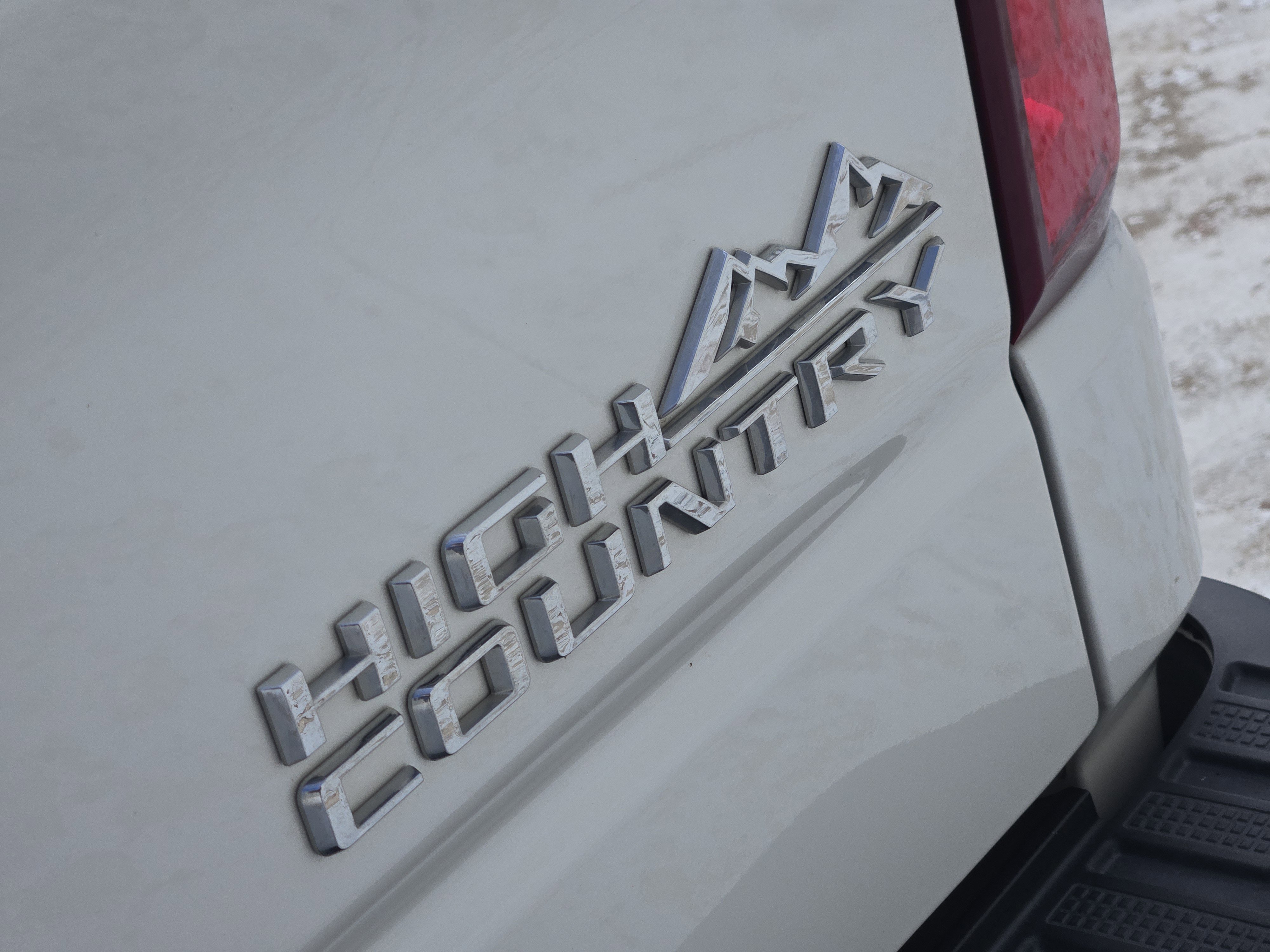 Used 2022 Chevrolet Silverado 1500 High Country w/ Technology Package image 13