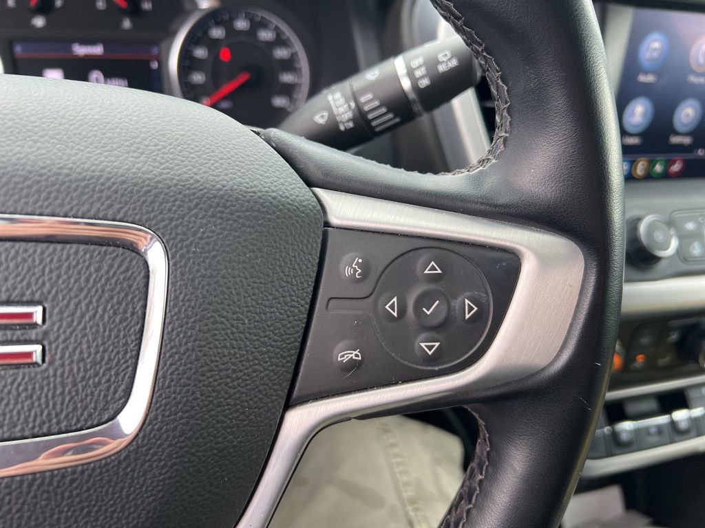 Used 2023 GMC Acadia SLT image 17