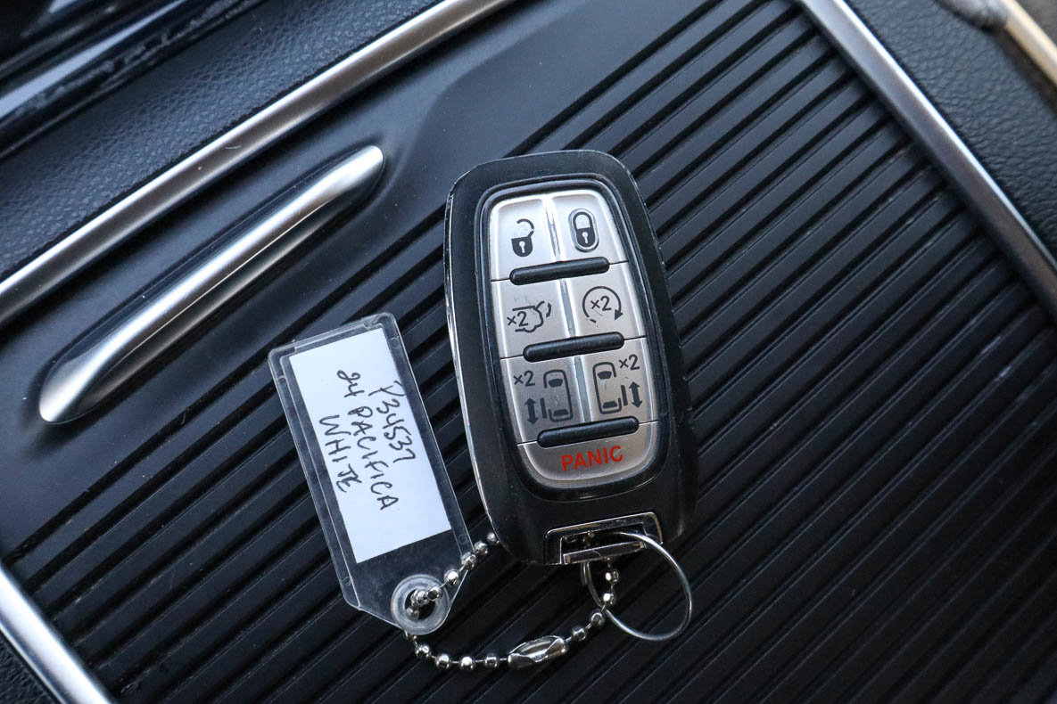 Used 2024 Chrysler Pacifica Limited FWD image 35