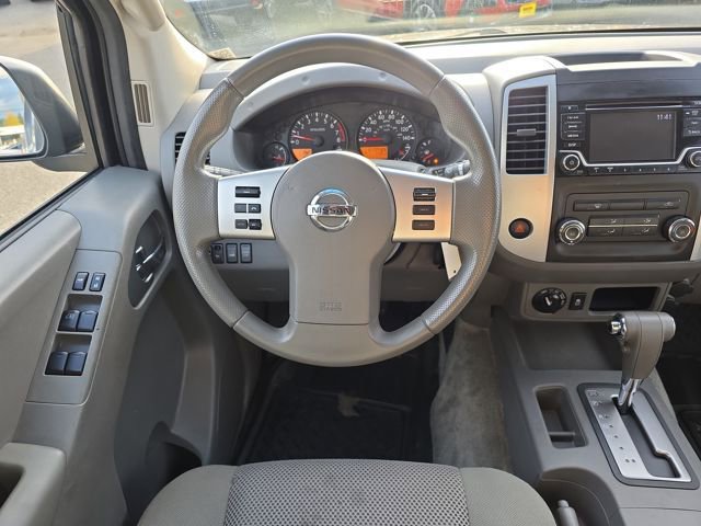 Used 2015 Nissan Frontier SV image 18