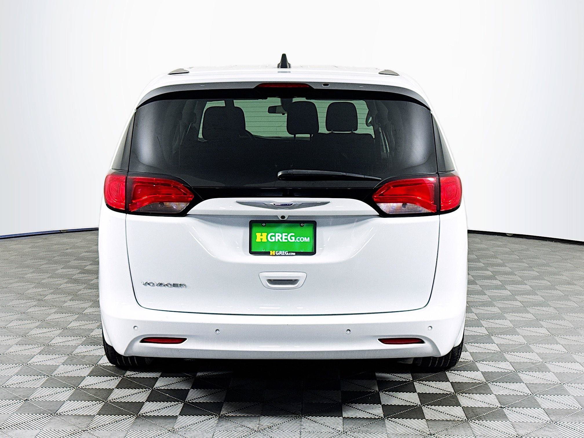 Used 2020 Chrysler Voyager L FWD image 7