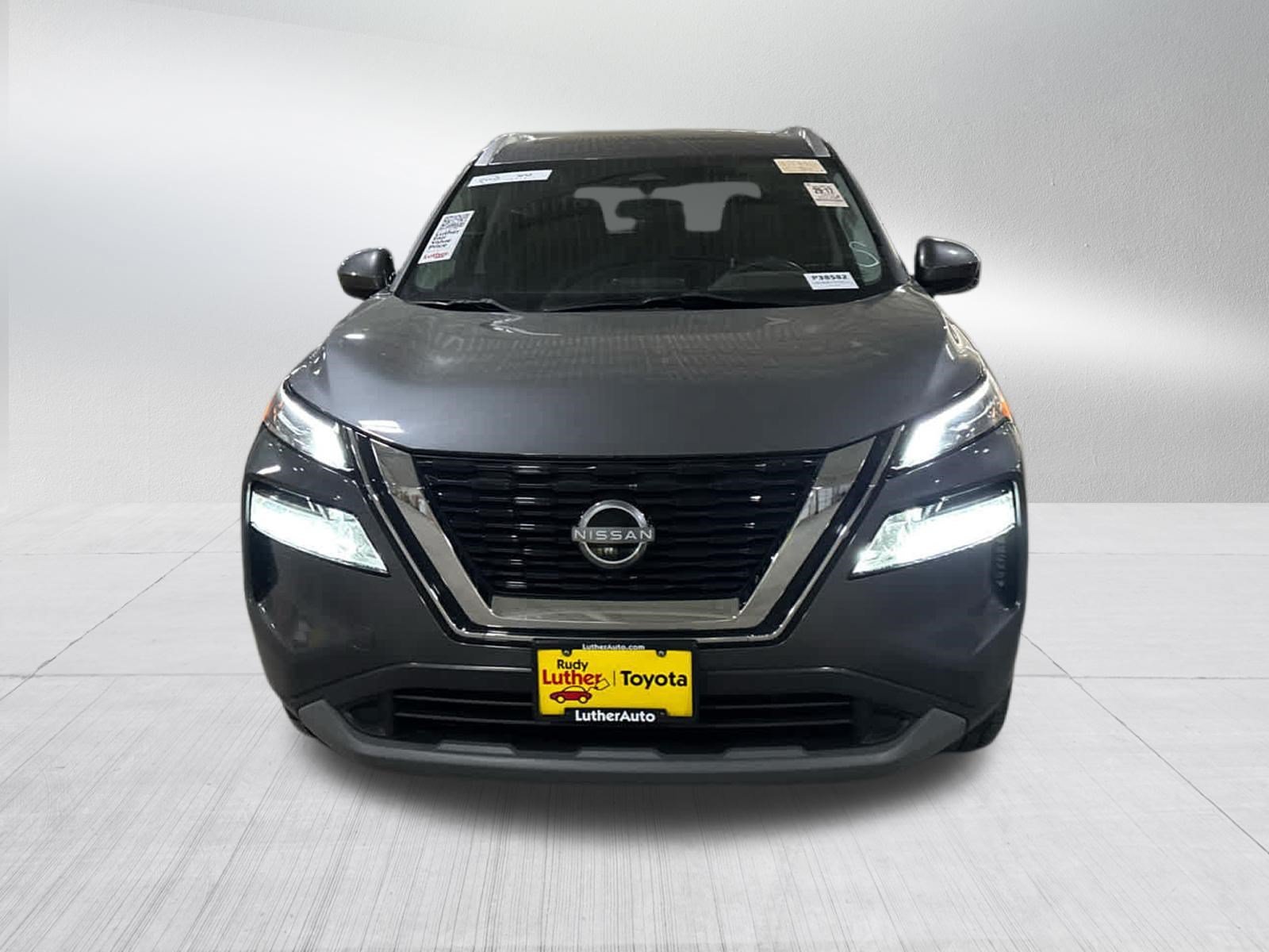 Used 2023 Nissan Rogue SV w/ SV Premium B Package AWD/4WD image 2